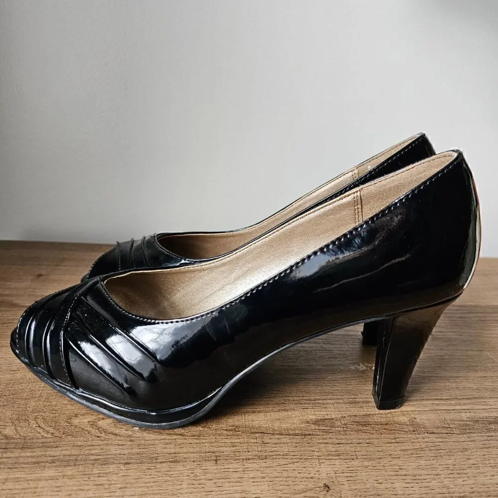 SOFT STYLE A HUSH PUPPIES COMPANY PATENT LEATHER PUMPS SIZE 9.5 WOMENS